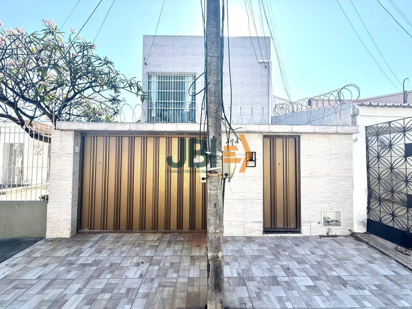 Casa, 5 quartos, 270 m² - Foto 1